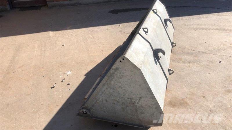 Fliegl  Etukuormaimet ja kaivuulaitteet