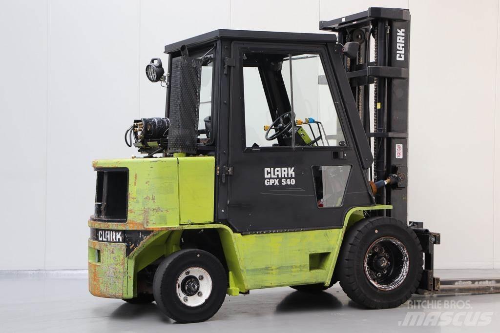 Clark GPX 40 Nestekaasutrukit