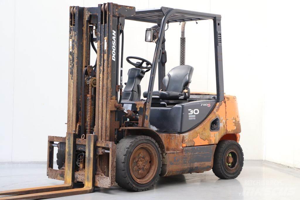 Doosan D30S-5 Dieseltrukit