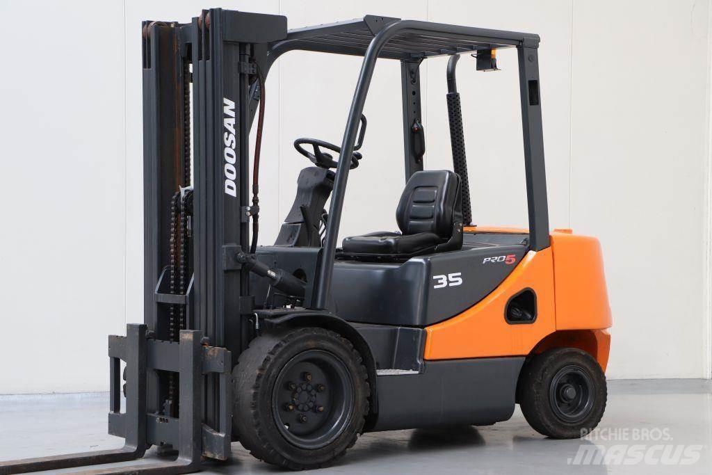 Doosan D35S Dieseltrukit