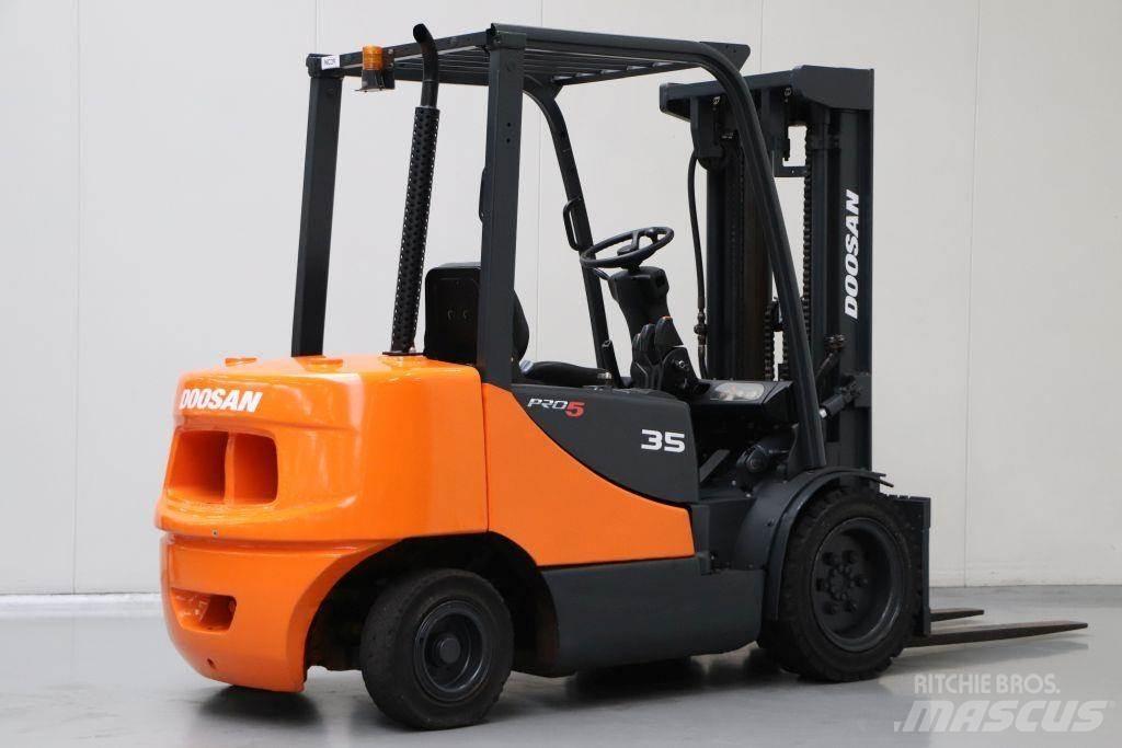 Doosan D35S Dieseltrukit