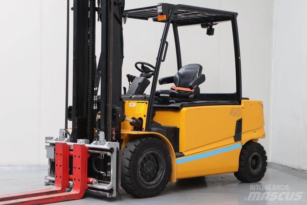 Hyundai 40B-9 Sähkötrukit