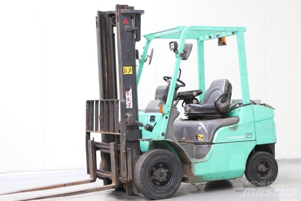 Mitsubishi FG25NT Nestekaasutrukit