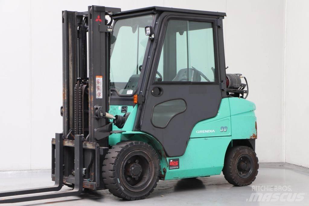 Mitsubishi FG30NT Nestekaasutrukit