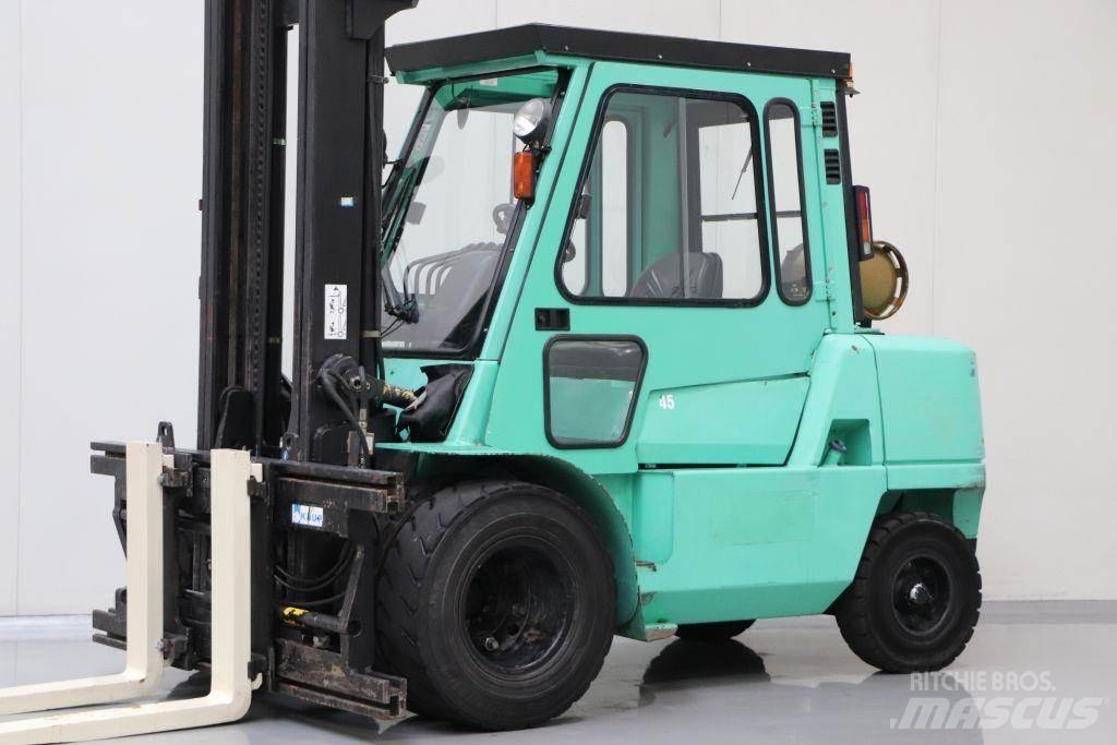 Mitsubishi FG45K Nestekaasutrukit