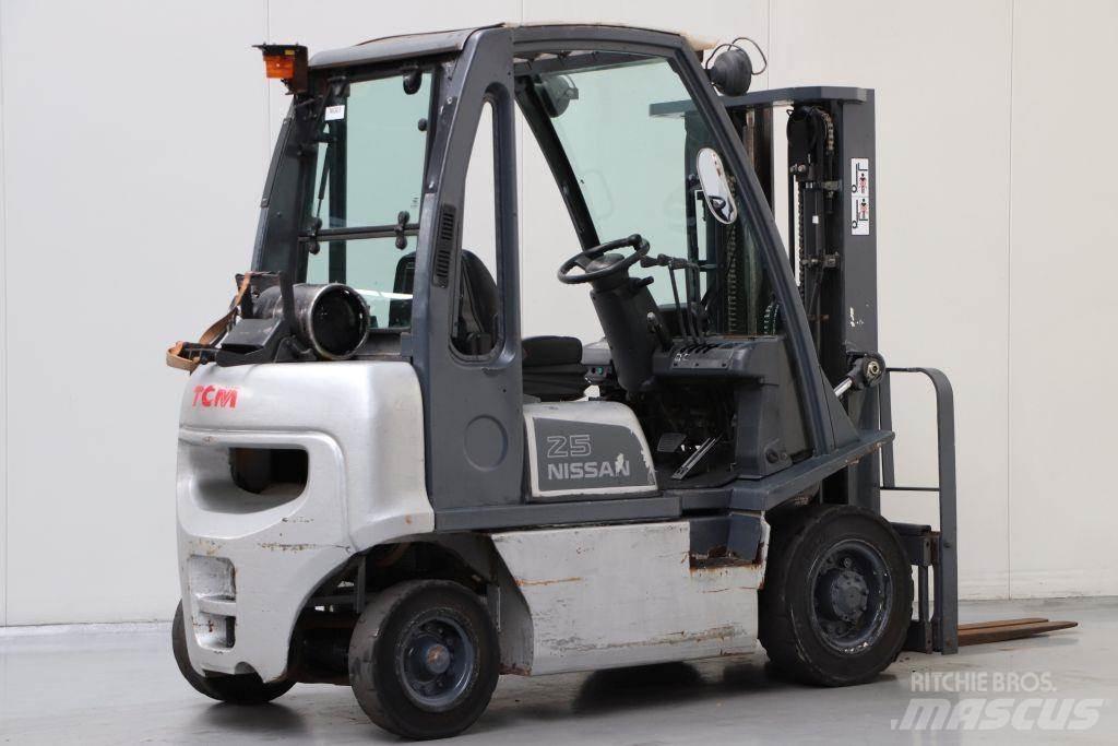 Nissan UD02A25PQ Nestekaasutrukit