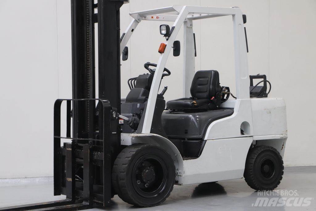 Nissan UG1F2A35DU Nestekaasutrukit