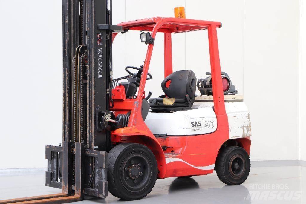 Toyota 02-7FGF30 Nestekaasutrukit