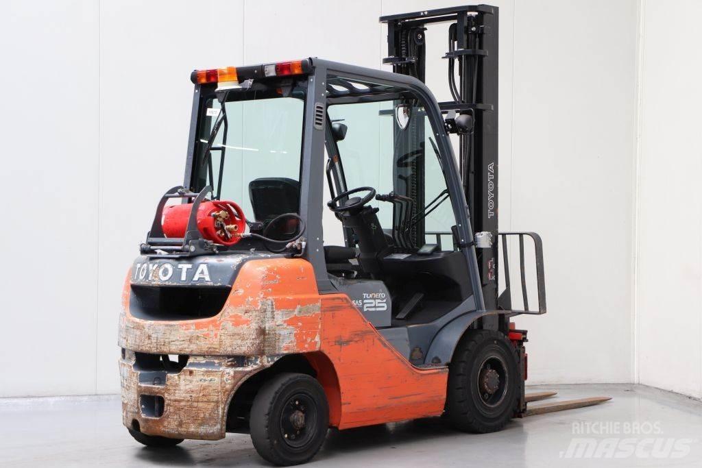 Toyota 02-8FGF25 Nestekaasutrukit