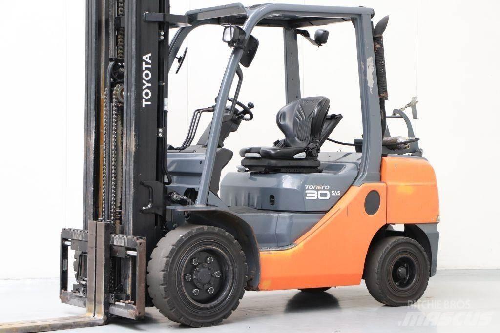 Toyota 02-8FGF30 Nestekaasutrukit