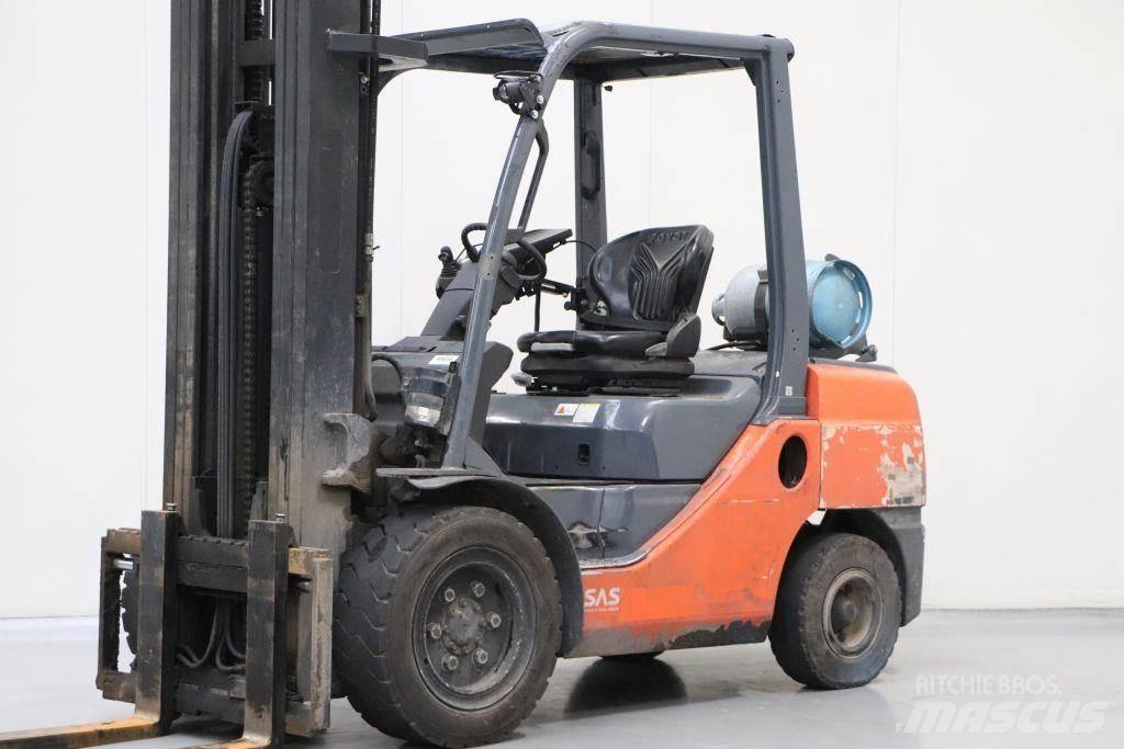 Toyota 02-8FGJF35 Nestekaasutrukit
