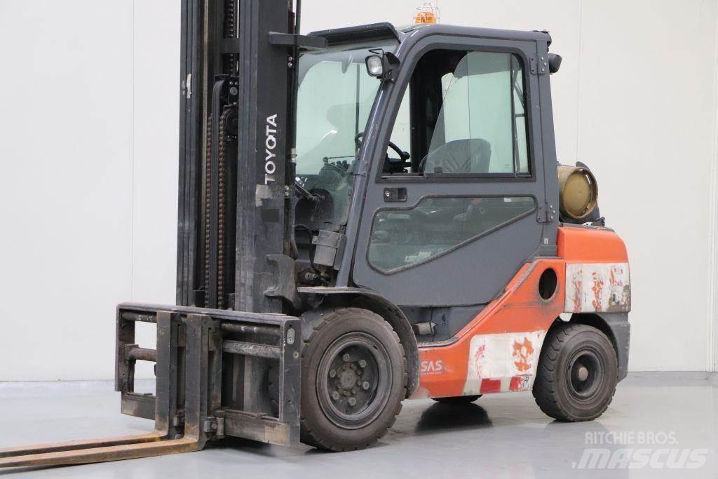 Toyota 02-8FGJF35 Nestekaasutrukit