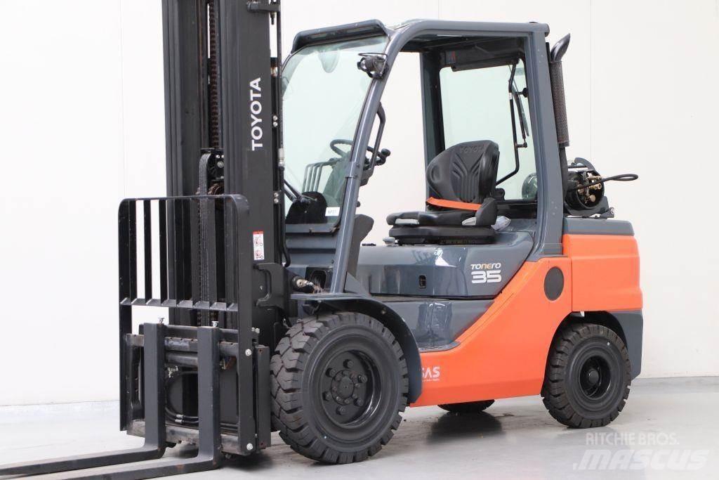 Toyota 02-8FGJF35 Nestekaasutrukit