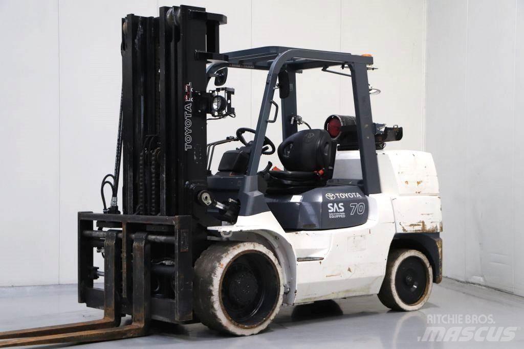 Toyota 7FGCU70 Nestekaasutrukit