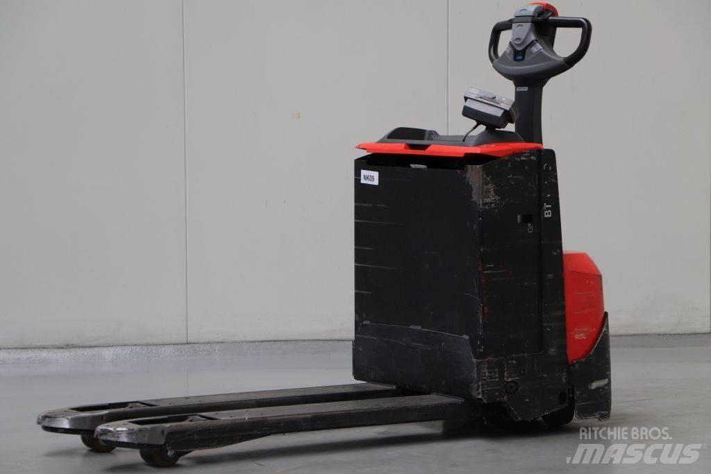 Toyota LWE200 Lavansiirtotrukit