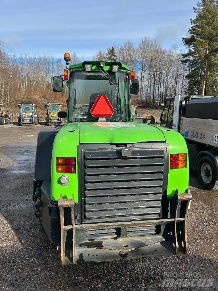 LM Trac 686 Taajamatraktorit
