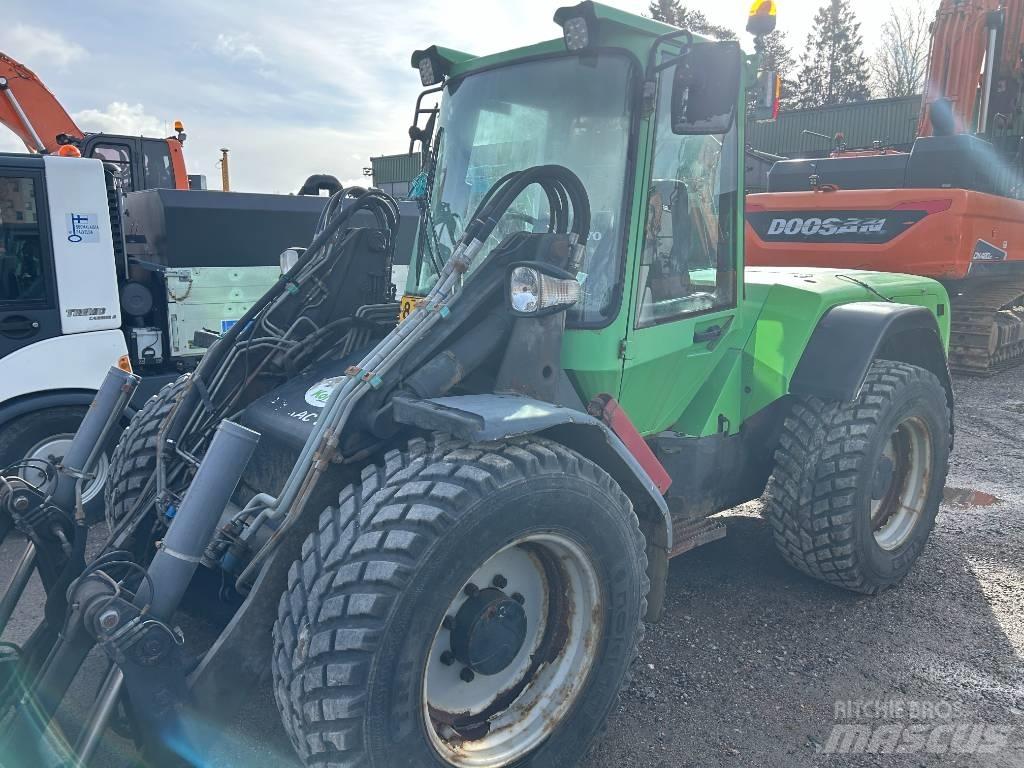 LM Trac 686 Taajamatraktorit
