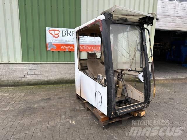 CAT 325 LN Ohjaamo ja sisusta