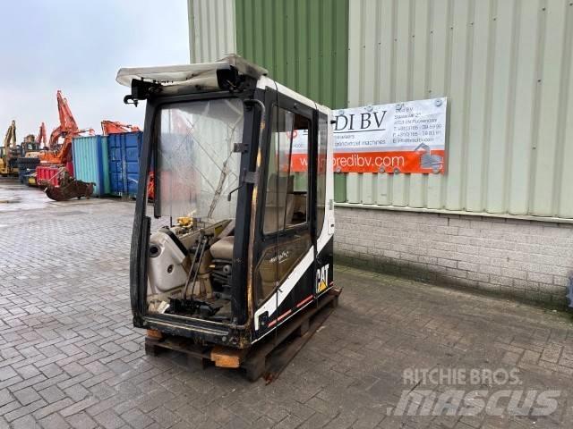 CAT 325 LN Ohjaamo ja sisusta
