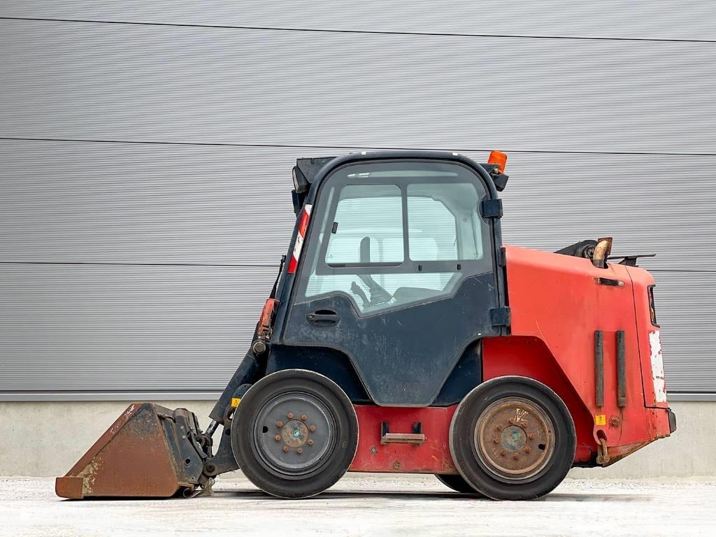 JCB R260 Liukuohjatut kuormaajat