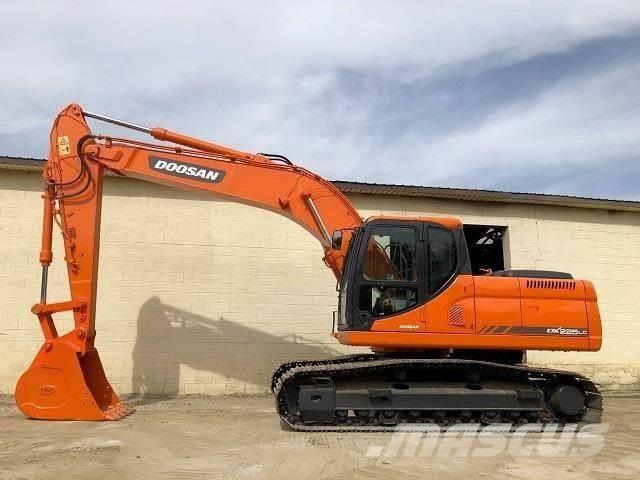 Doosan DX 225 Telakaivukoneet