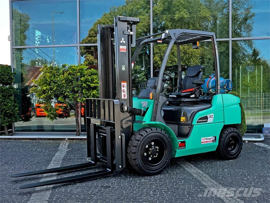 Mitsubishi FG30N Nestekaasutrukit
