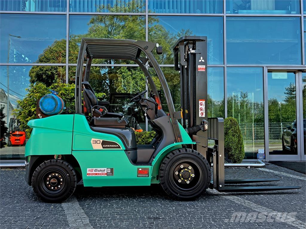 Mitsubishi FG30N Nestekaasutrukit