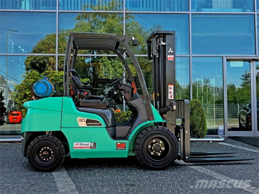 Mitsubishi FG30N Nestekaasutrukit