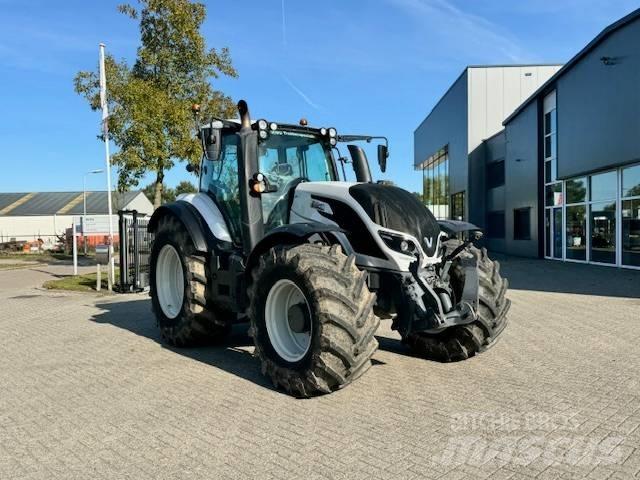 Valtra T214 Versu Traktorit