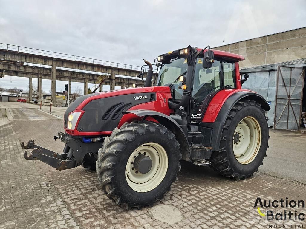 Valtra T213V Traktorit