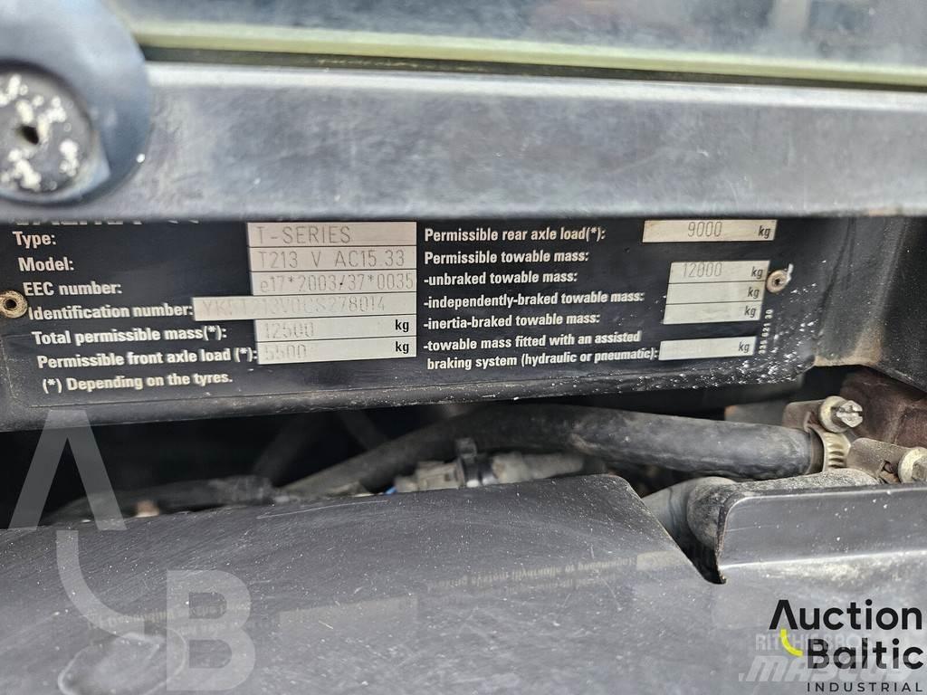 Valtra T213V Traktorit