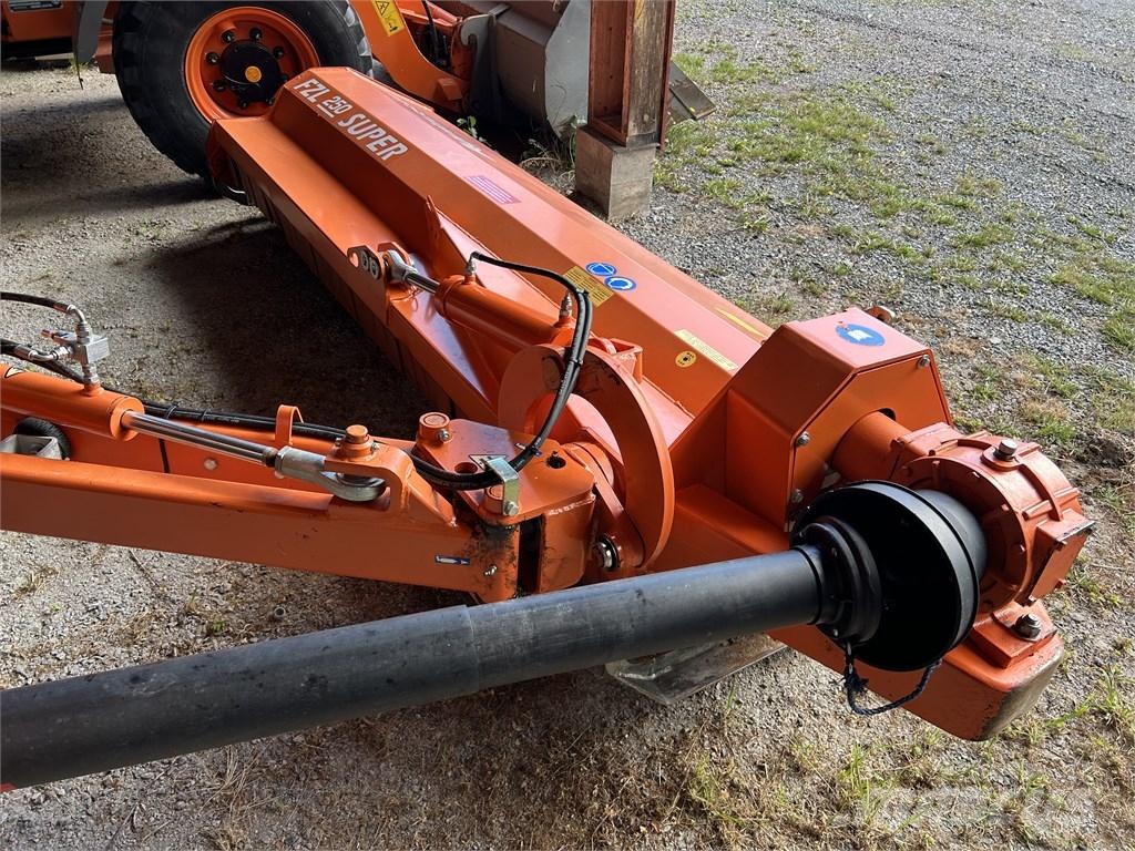 Agrimaster FZL250 Kesantoleikkurit ja -murskaimet