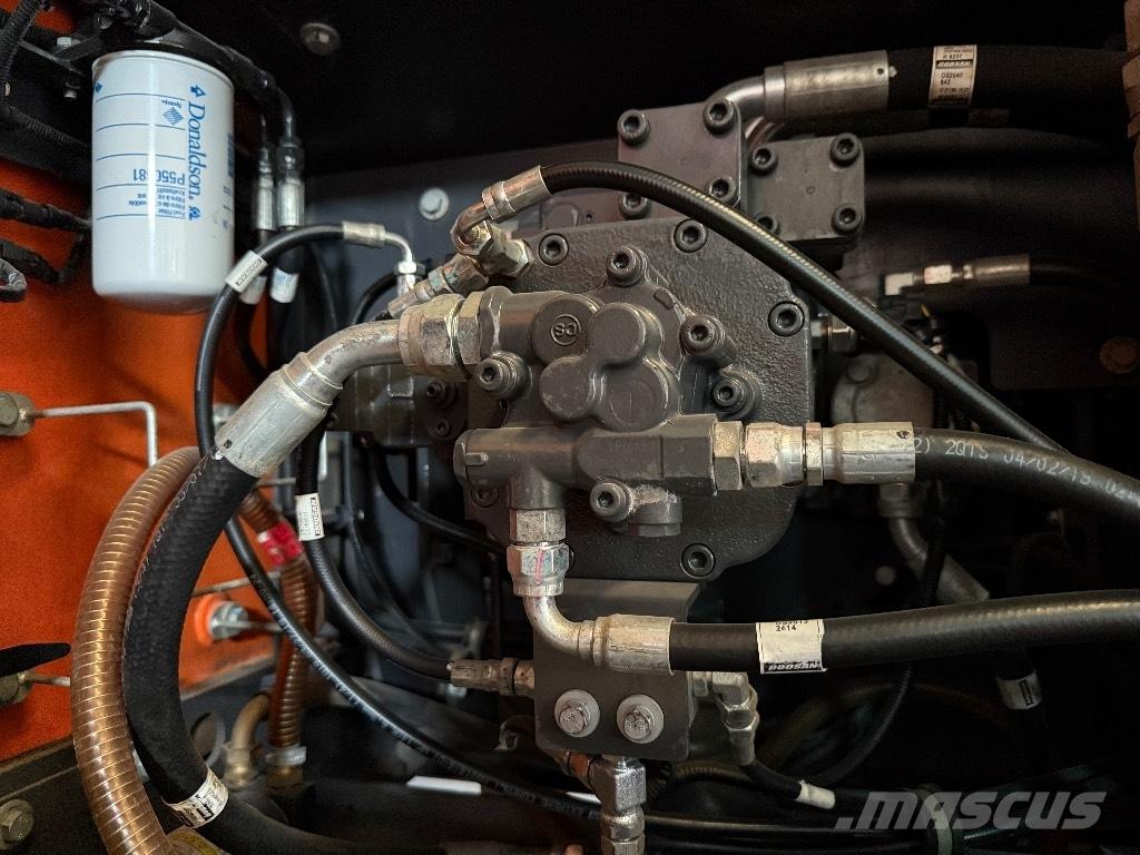  Dossan DX225Lc-5 Telakaivukoneet