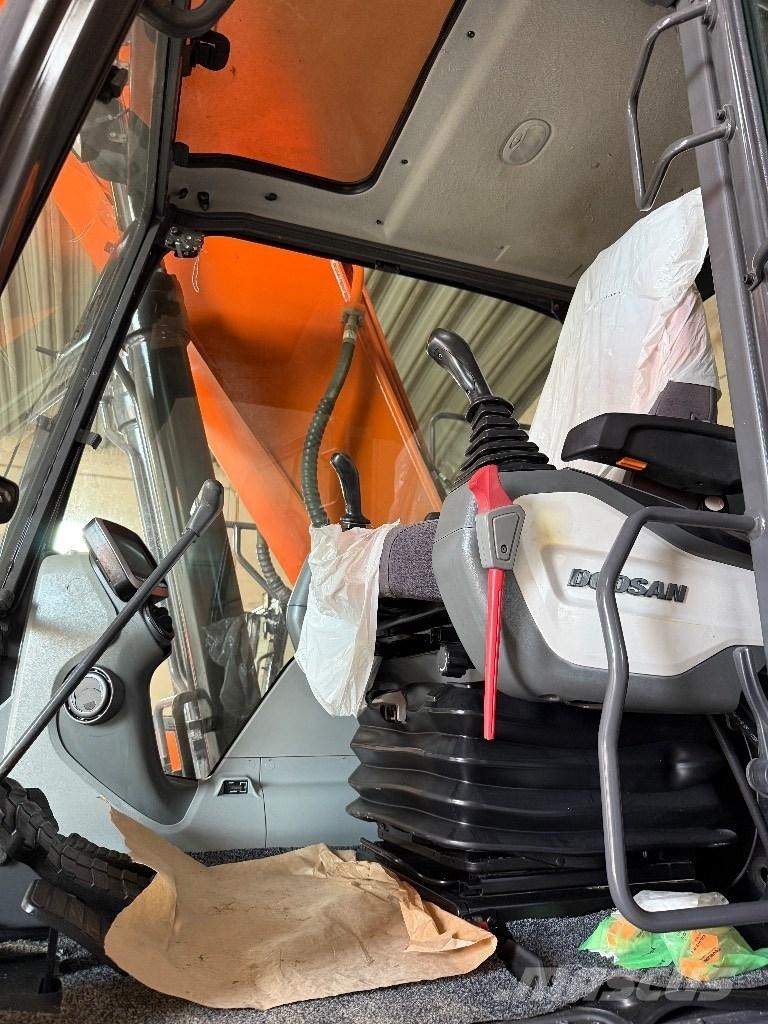  Dossan DX225Lc-5 Telakaivukoneet