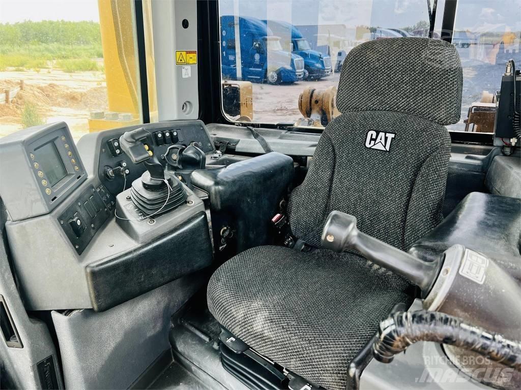 CAT D 8 T Telaketjupuskutraktorit