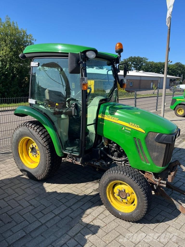 John Deere 3320 Taajamatraktorit