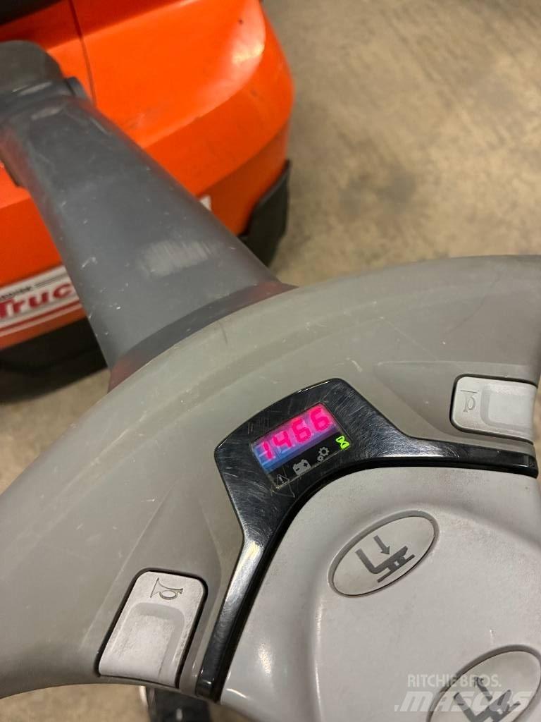 Toyota SWE120L Käyden ajettavat pinoamistrukit