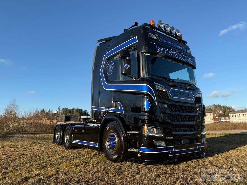 Scania R 650 Vetopöytäautot
