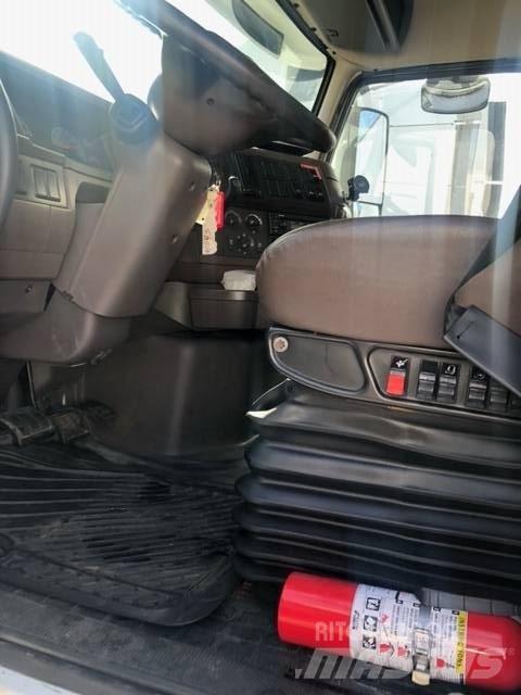 Volvo VNL Vetopöytäautot