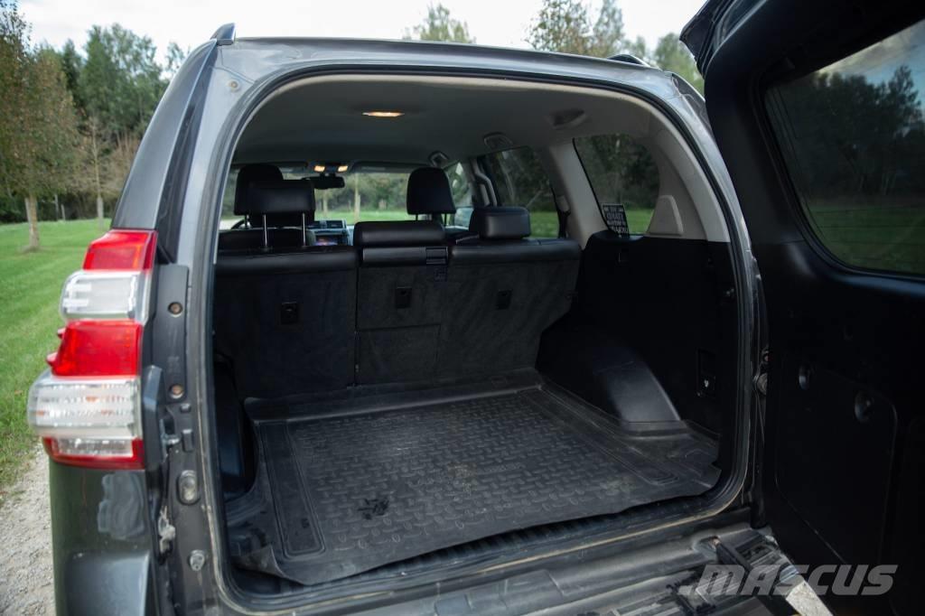 Toyota Landcruiser Henkilöautot