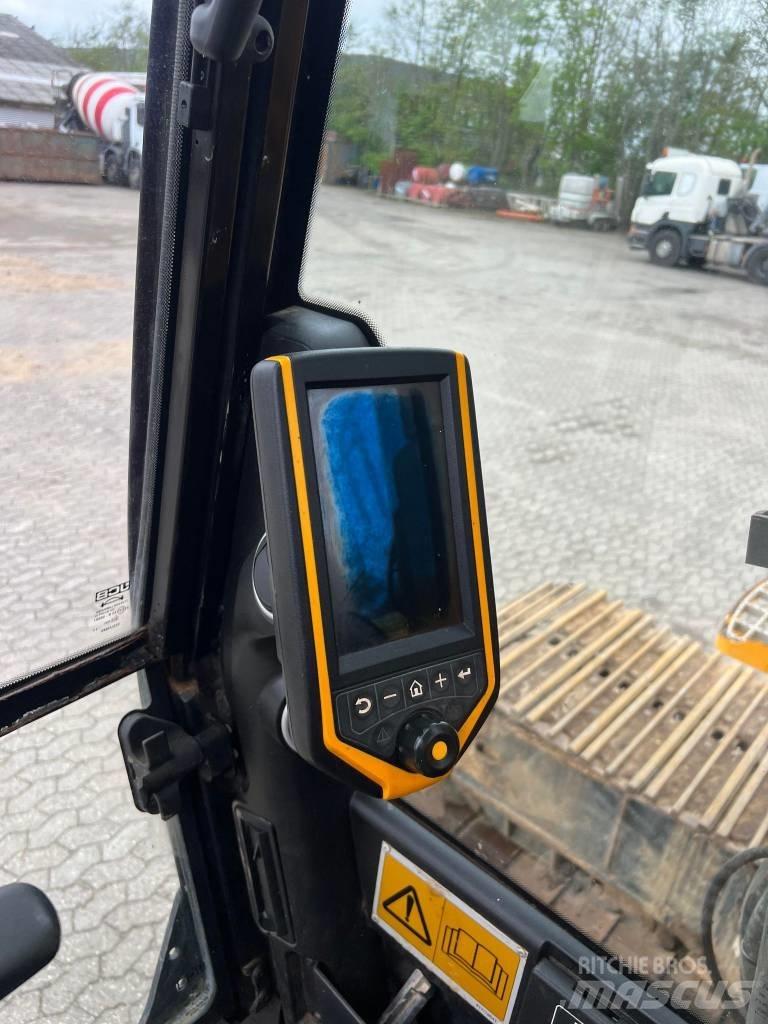 JCB JS 330 LC Telakaivukoneet
