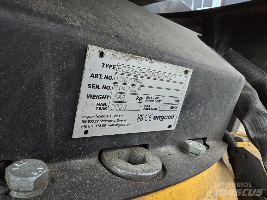 Komatsu PC 228 US-11 Telakaivukoneet