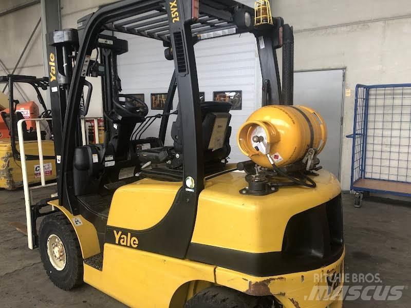 Yale GLP25VX Nestekaasutrukit