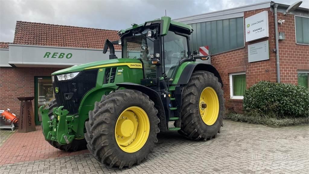 John Deere 7R330 Traktorit