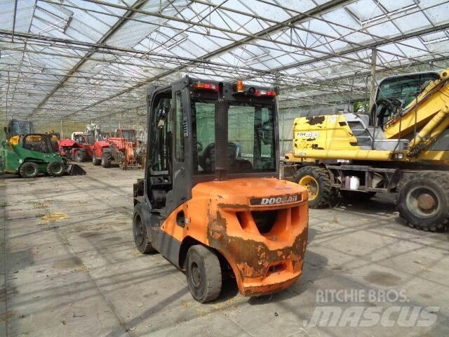 Doosan D35C-7 Dieseltrukit