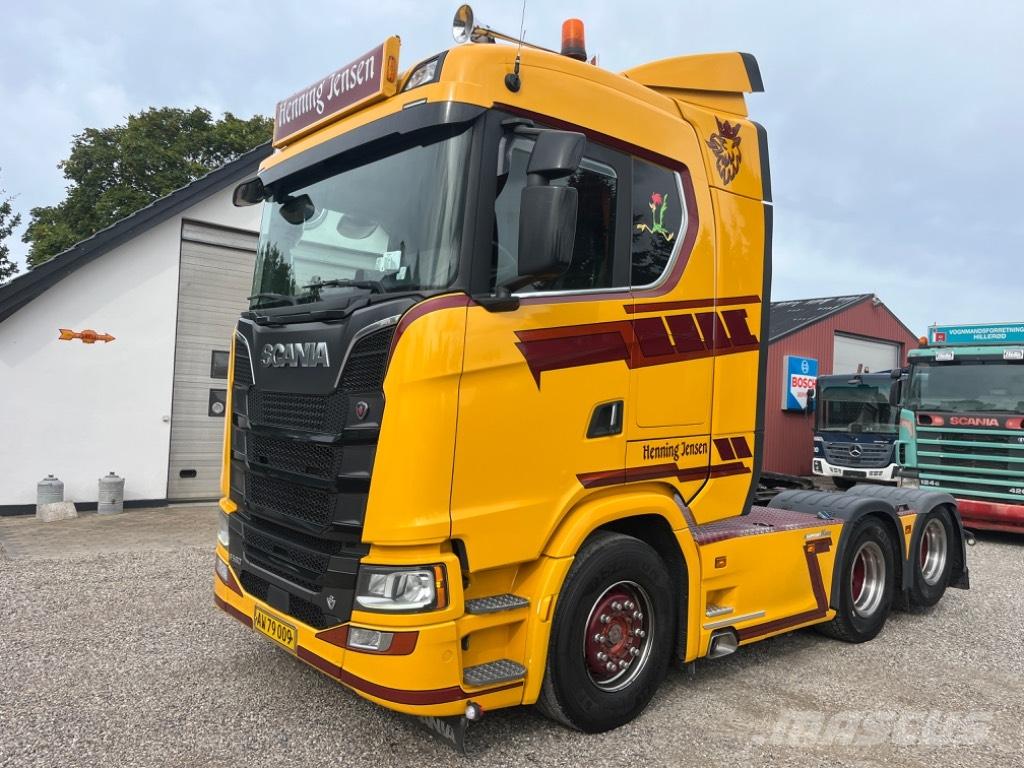 Scania S 580 V8 Vetopöytäautot