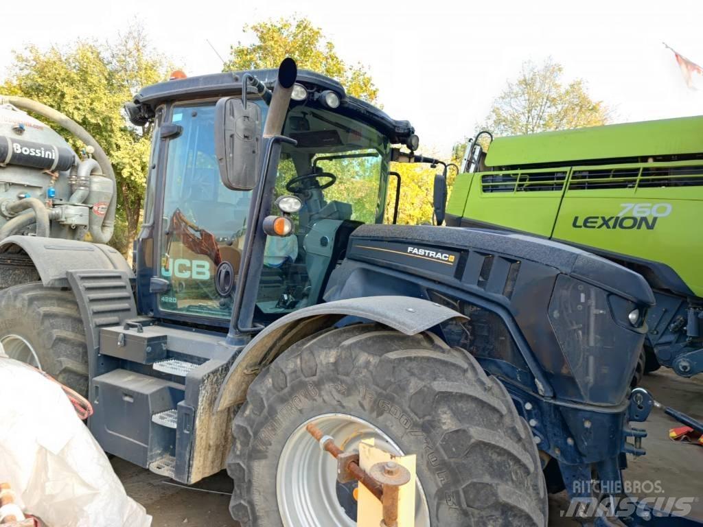 JCB Fastrac 4220 Traktorit