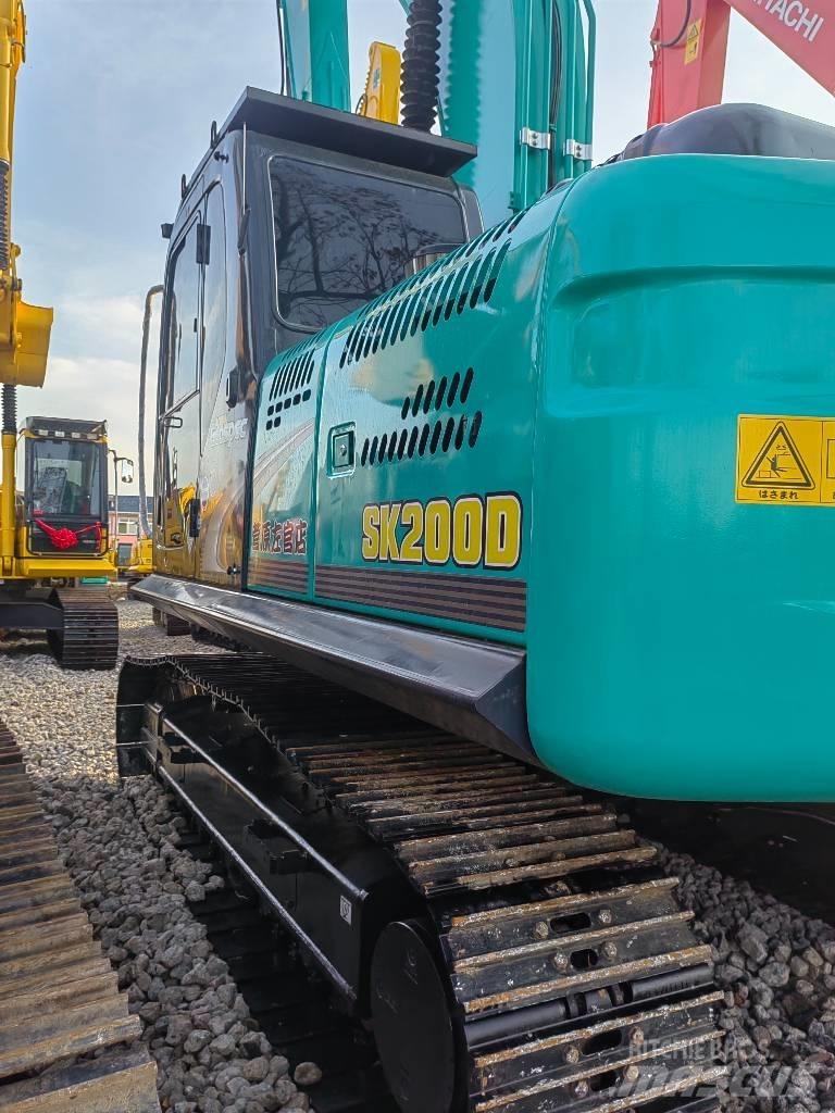 Kobelco SK 200D Midikaivukoneet 7t - 12t