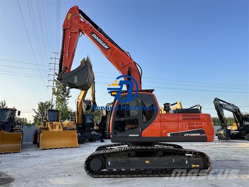 Doosan DX 225 LCA Telakaivukoneet