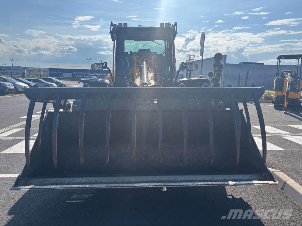 JCB TM 320 S Maatalouskurottajat